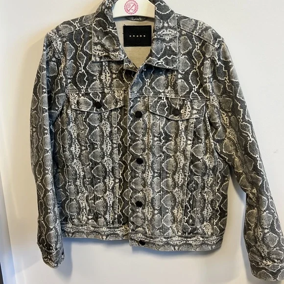 Blank NYC Denim Snake Along Animal Print Denim Jacket. Size S Gray
